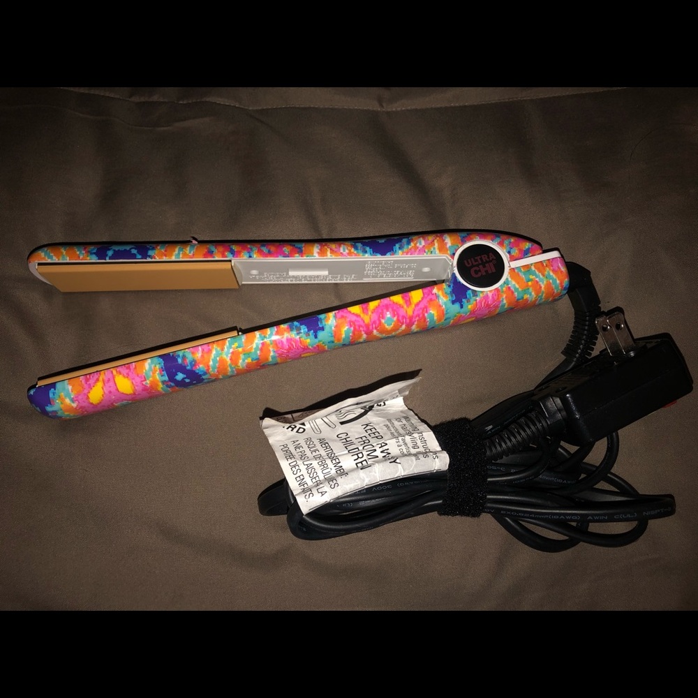 CHI flat iron / hair straighteners